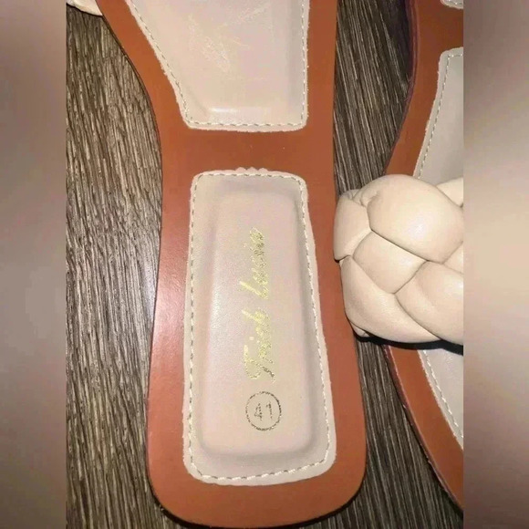 Trish Lucia women’s sandals Tan  Flats Slip On Woven Strap Sz 41 US 10 - Picture 7 of 8